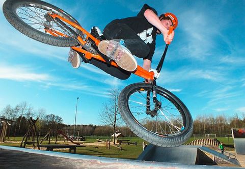 Beachvolleyball, Finnen- und BMX-Bahn