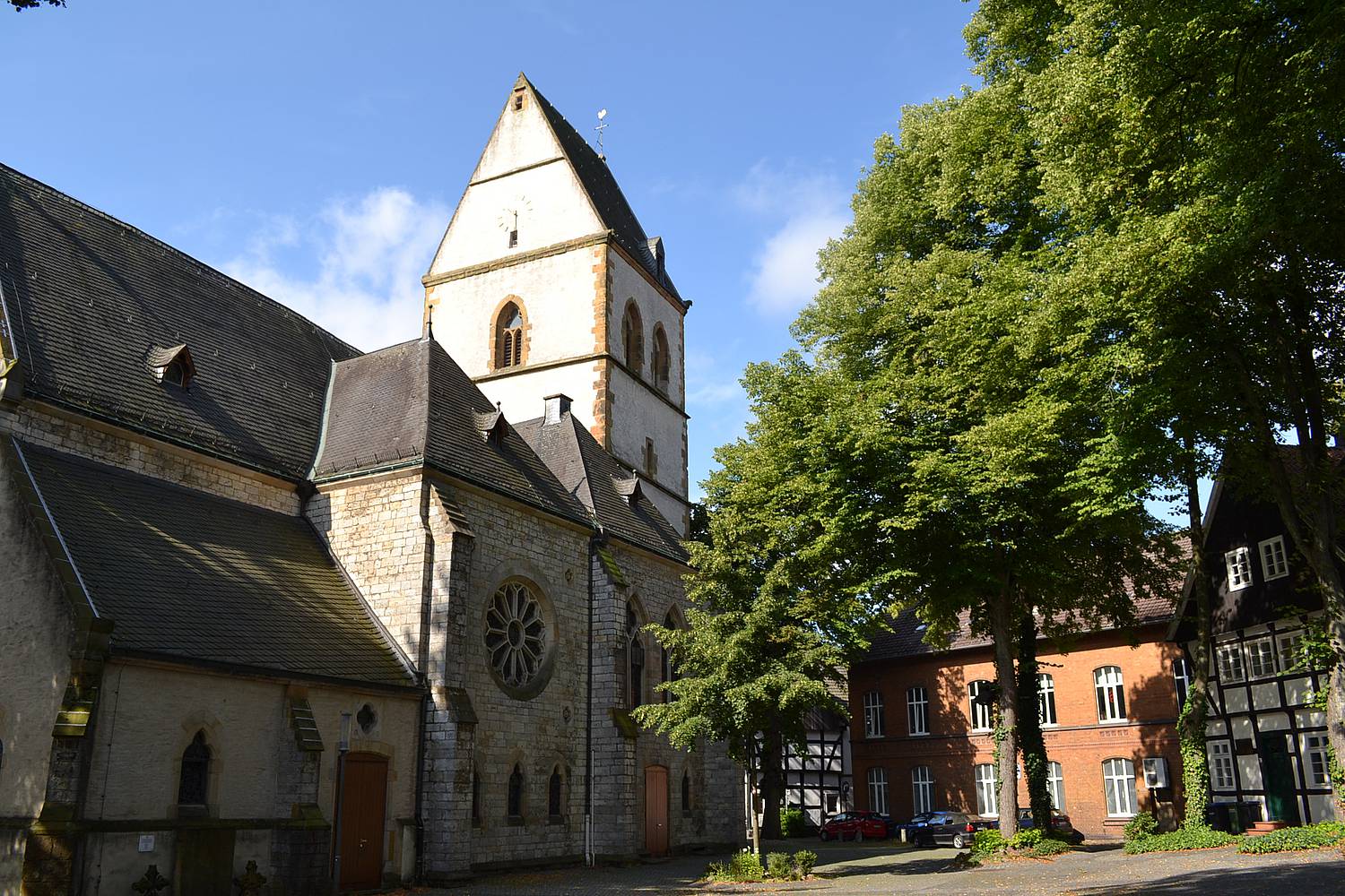 Kirche und Kirchplatz entdecken
